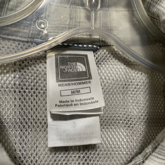 Men’s The North Face Button Down Long Sleeve Shirt M checkers Hiking Fishing - Picture 2 of 4